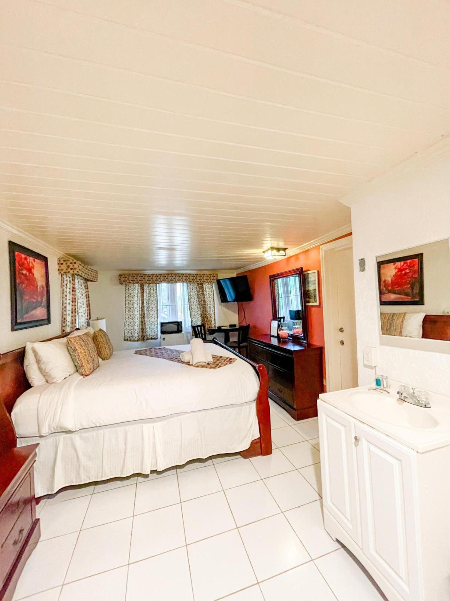나사우 Golden Palms House B&B 외부 사진