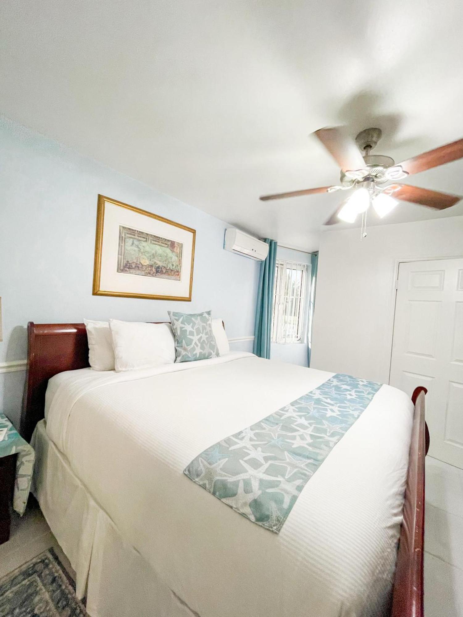 나사우 Golden Palms House B&B 외부 사진