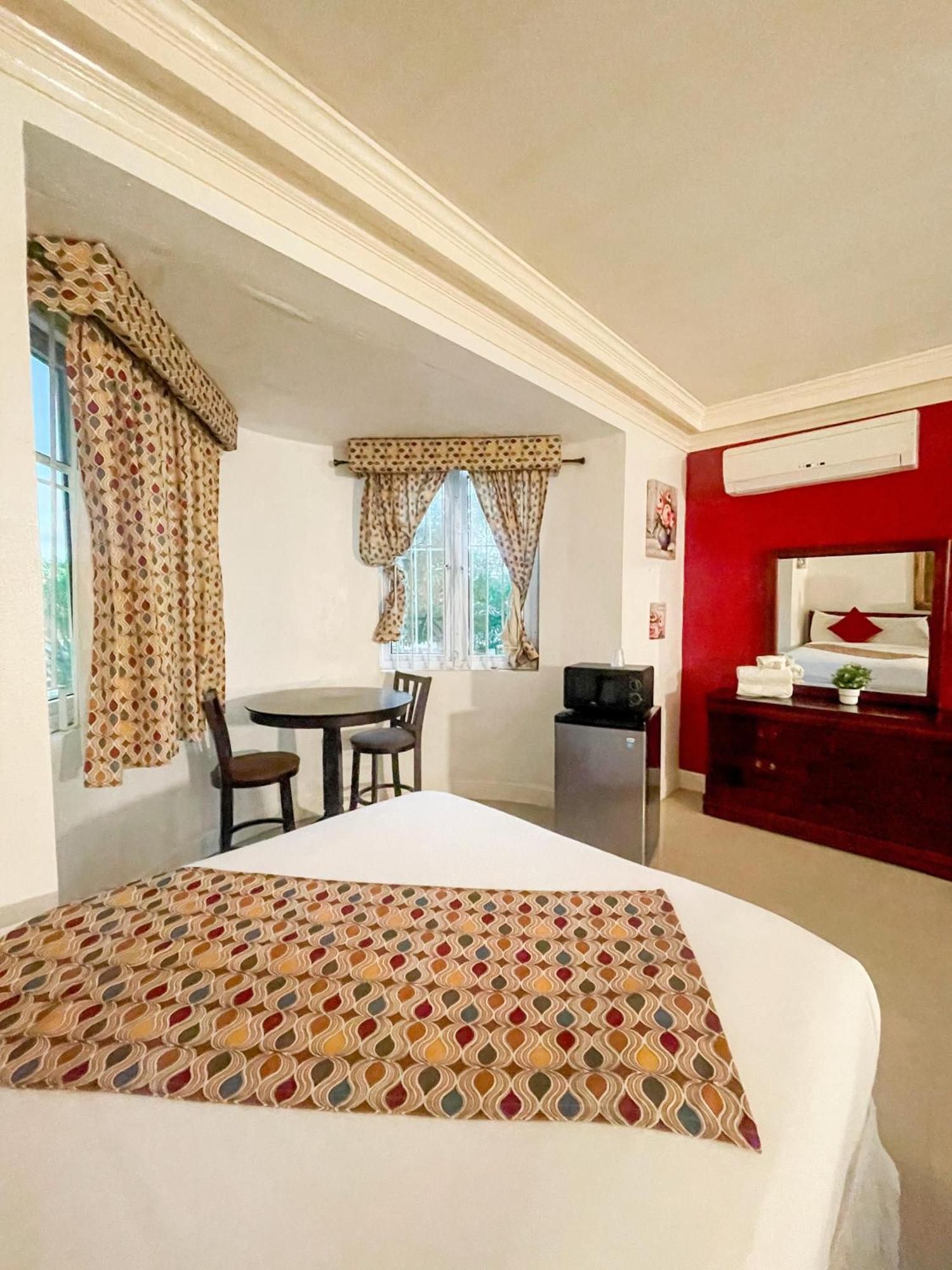 나사우 Golden Palms House B&B 외부 사진