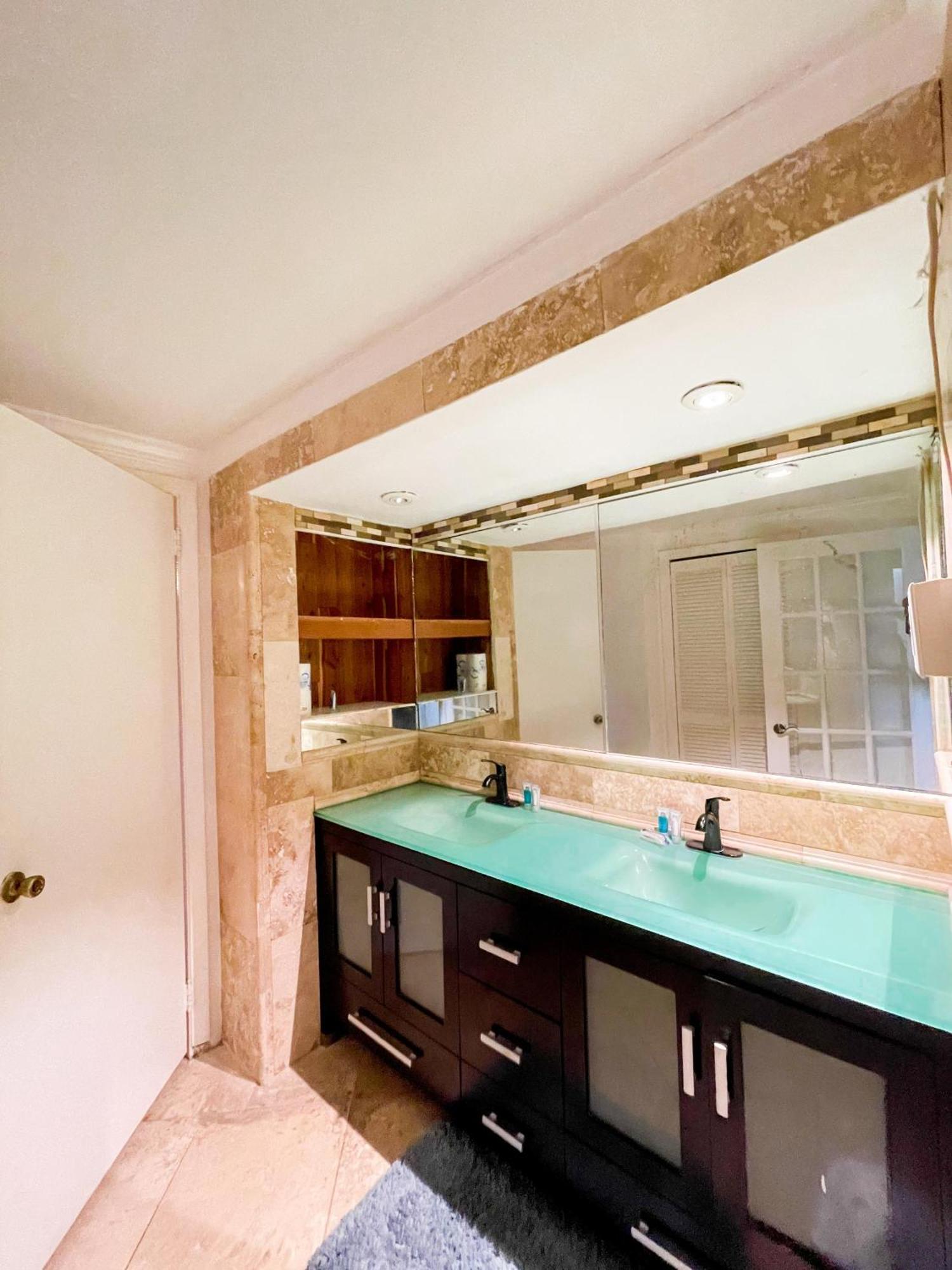 나사우 Golden Palms House B&B 외부 사진